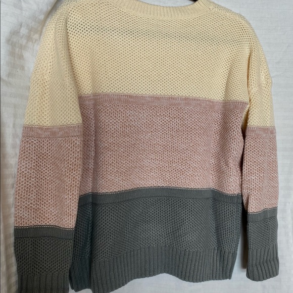Women’s Color-block Sweater - Picture 2 of 2